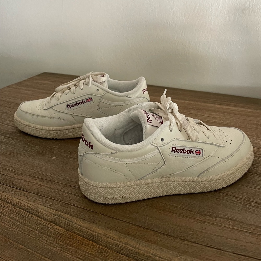 Reebok Club C sneakers: Maroon.